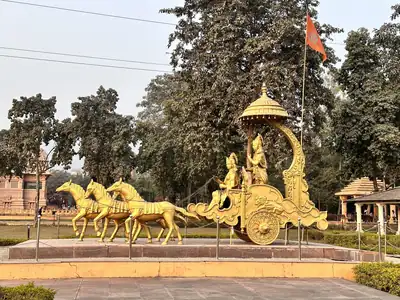 Golden statue of Krishna and Arjuna on a chariot with horses