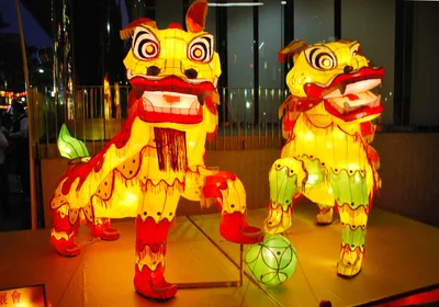 Glowing yellow lion lanterns lit up at night