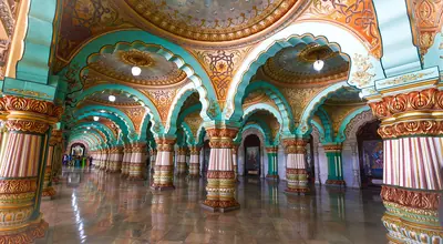 A palace hall with colourful arches and painted pillars