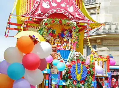 A canopied chariot decorated with flowers, garlands and balloons