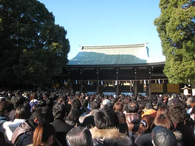 Visitors filling the courtyard before the main shrine hall