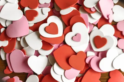 A pile of red, pink and white paper hearts